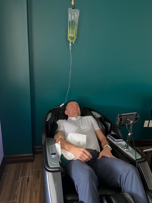 A client relaxing in a zero-gravity massage chair while receiving IV Therapy in Willis TX at LifeRx Wellness.